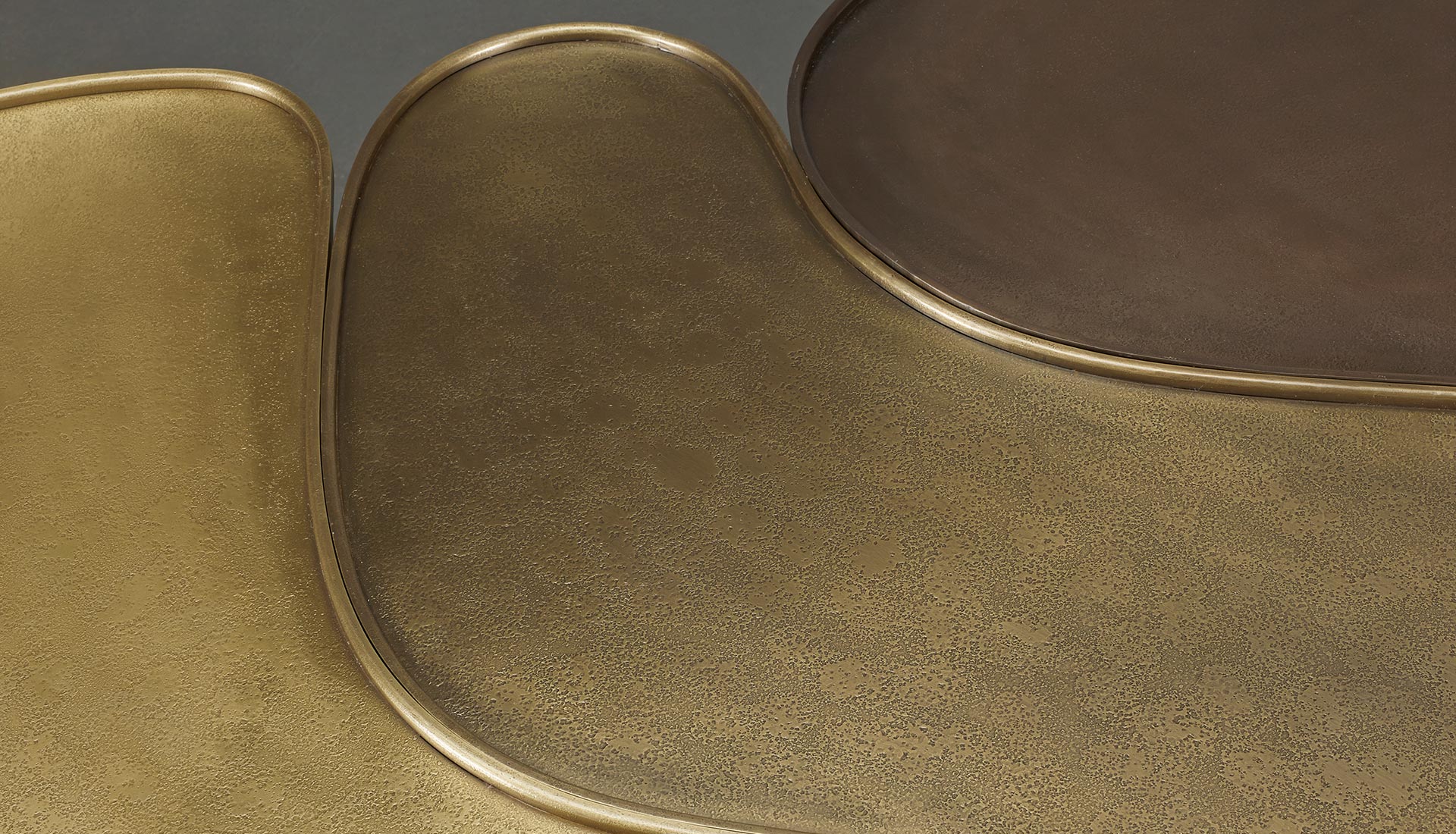 Moscou coffee table that belongs to The Capsule Collection Bruno Moinard, presented in 2014 and is the result of the collaboration of Promemoria with the famous French designer | Promemoria