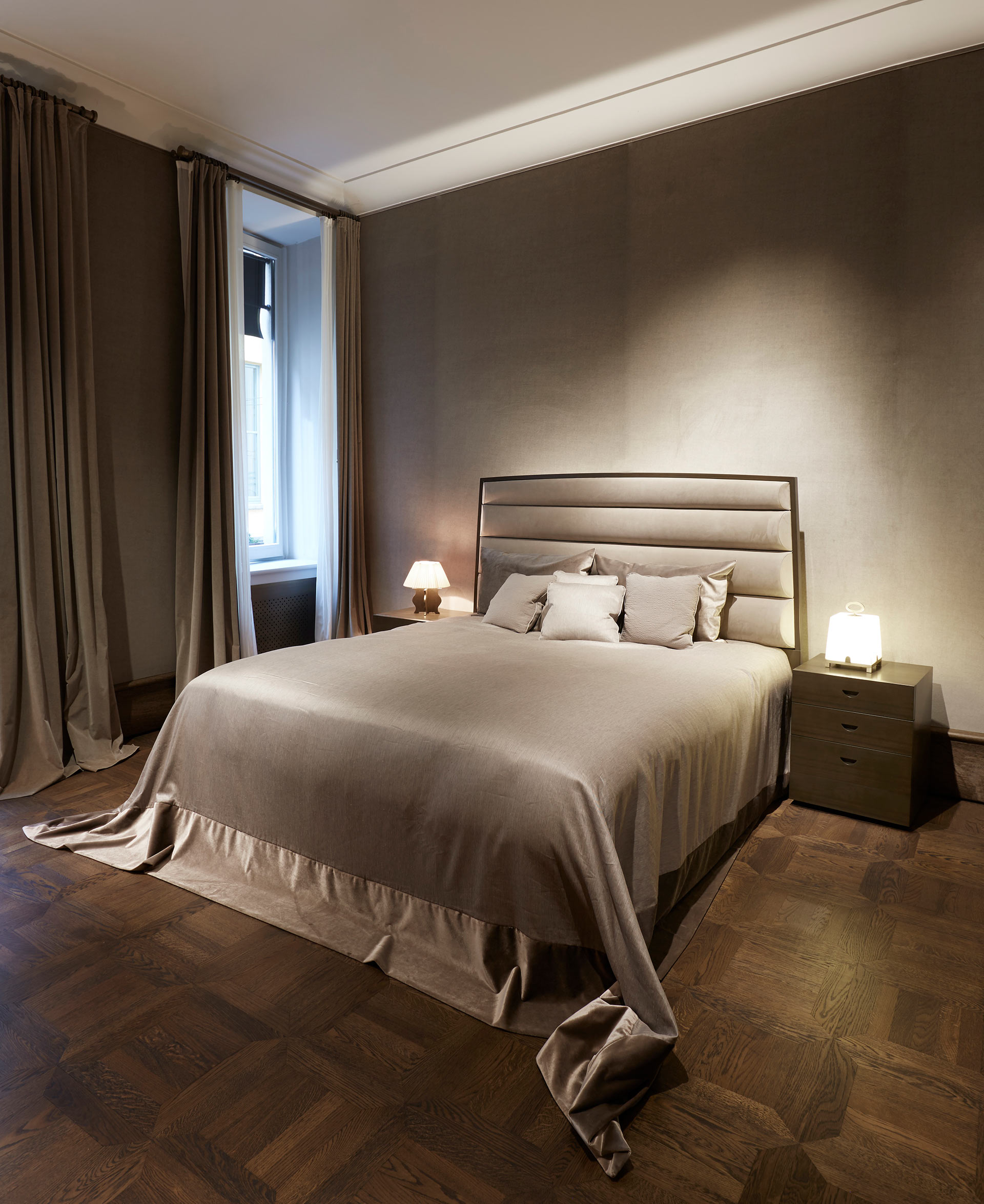 Double bed headboard Balbianello that belongs to Lake Tales, the 2015 Promemoria collection which is inspired by the Lake Como | Promemoria