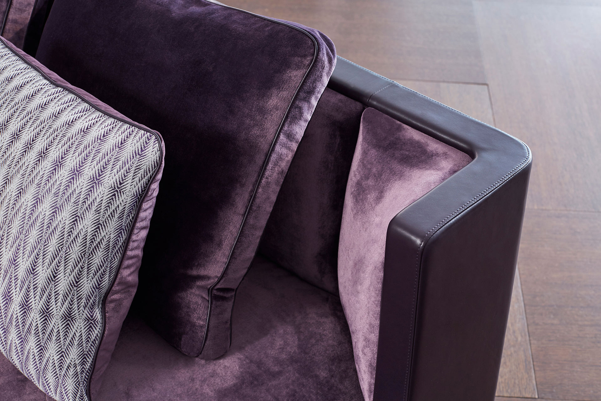 Eaton sofa that belongs to The London Collection, which is the result of the collaboration with David Collins Studio, presented in 2016 | Promemoria