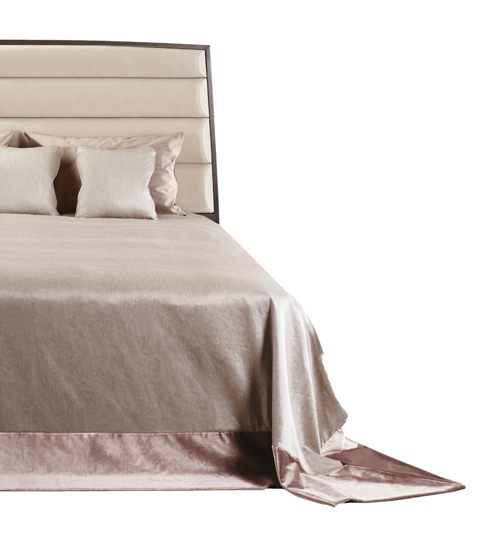 Balbianello est une tête de lit pour lit double avec une structure en bois. Ce meuble fait partie de la collection « Lake Tales » de Promemoria | Promemoria