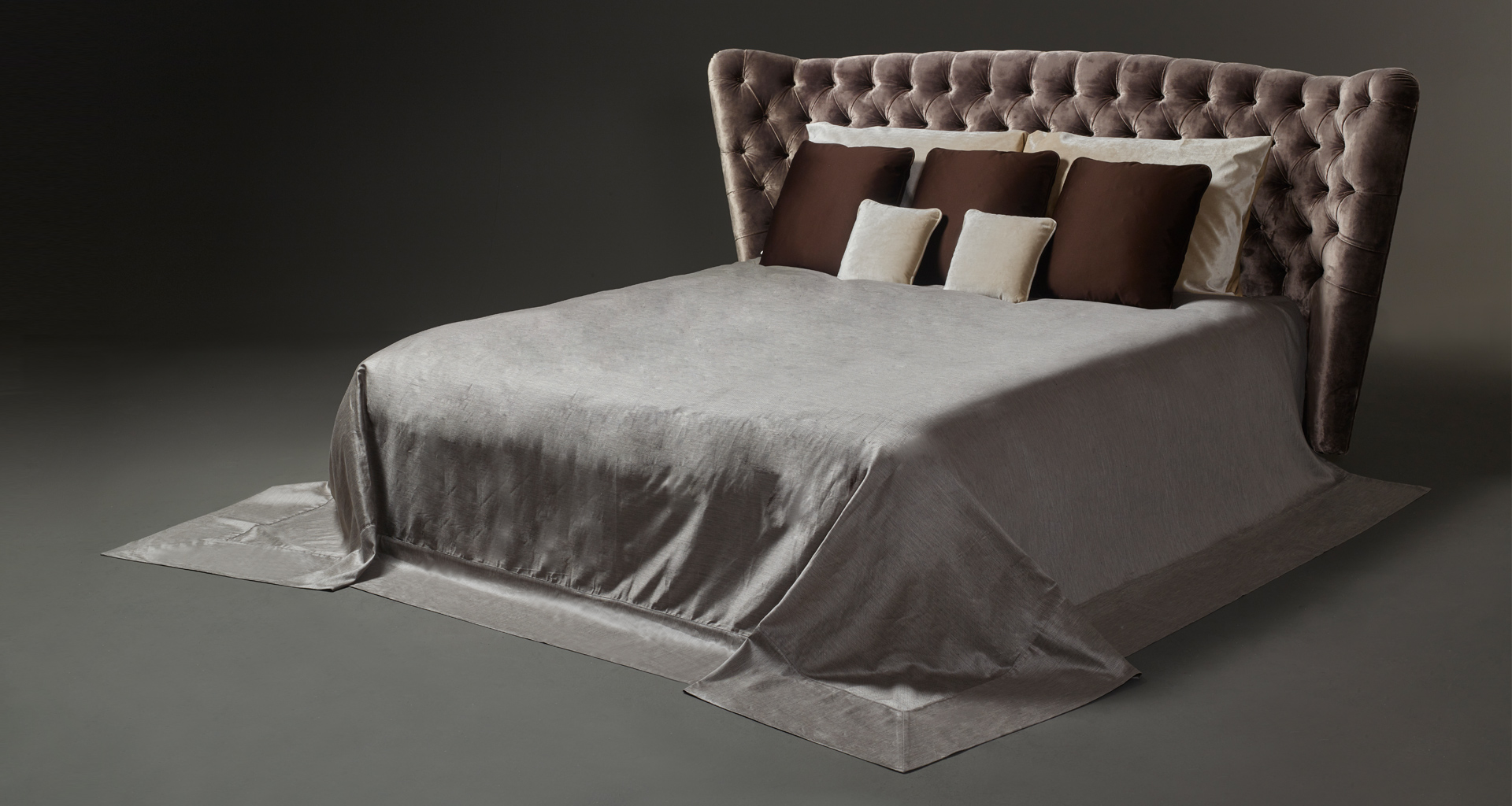Frou Frou è una testata letto dallo stile bon ton che appartiene al catalogo di Promemoria | Promemoria