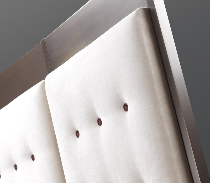 Dettaglio di Gong, a double bed headboard with a bronze structure, from the Promemoria catalogue | Promemoria