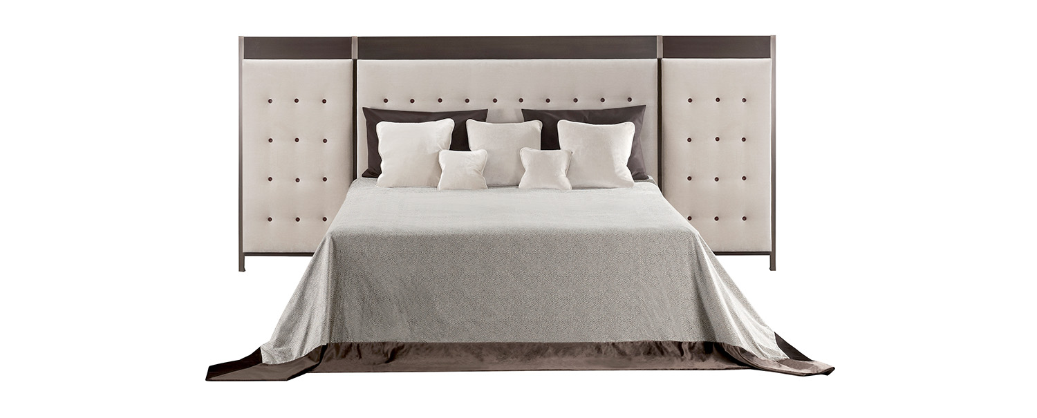 /mediaGong%20is%20a%20double%20bed%20headboard%20with%20a%20bronze%20structure,%20from%20the%20Promemoria%20catalogue%20|%20Promemoria
