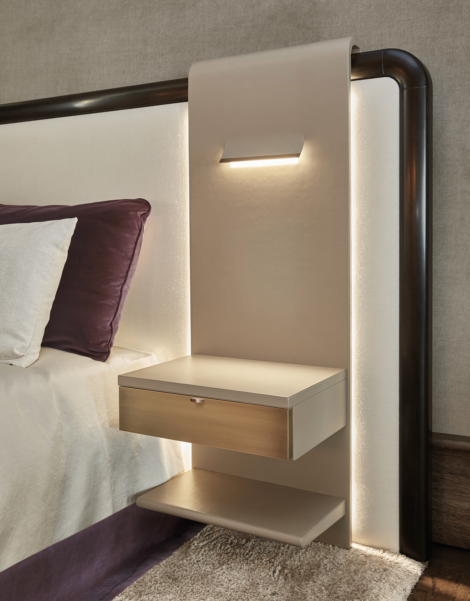 Kalì Nikta è una testata letto che fa parte della collezione Night Tales di Promemoria | Promemoria