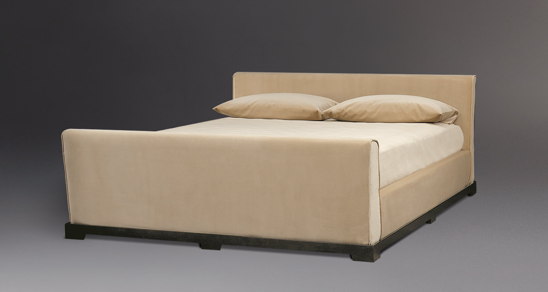 Wanda is a double bed from the Promemoria catalogue, with a minimal style and a characteristic headboard | Promemoria