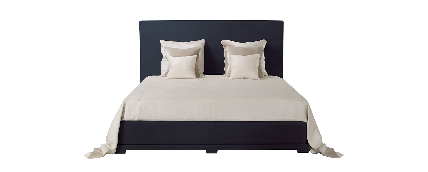 /mediaWanda是一款简约风格的双人床，床头板极具特色，请参见Promemoria产品目录|Promemoria。