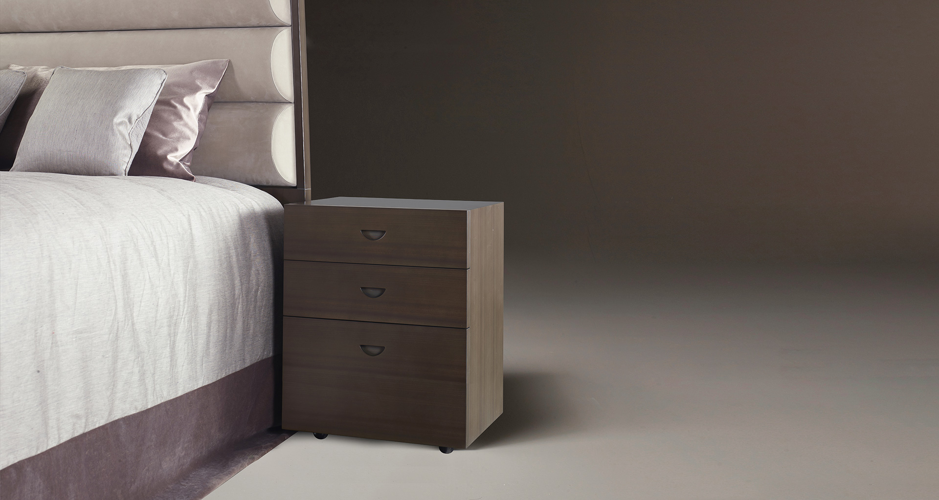 Promemoria Dagoberto Wooden Bedside Table With Wheels However, you also have to consider the advantages such as the fact. promemoria dagoberto wooden bedside