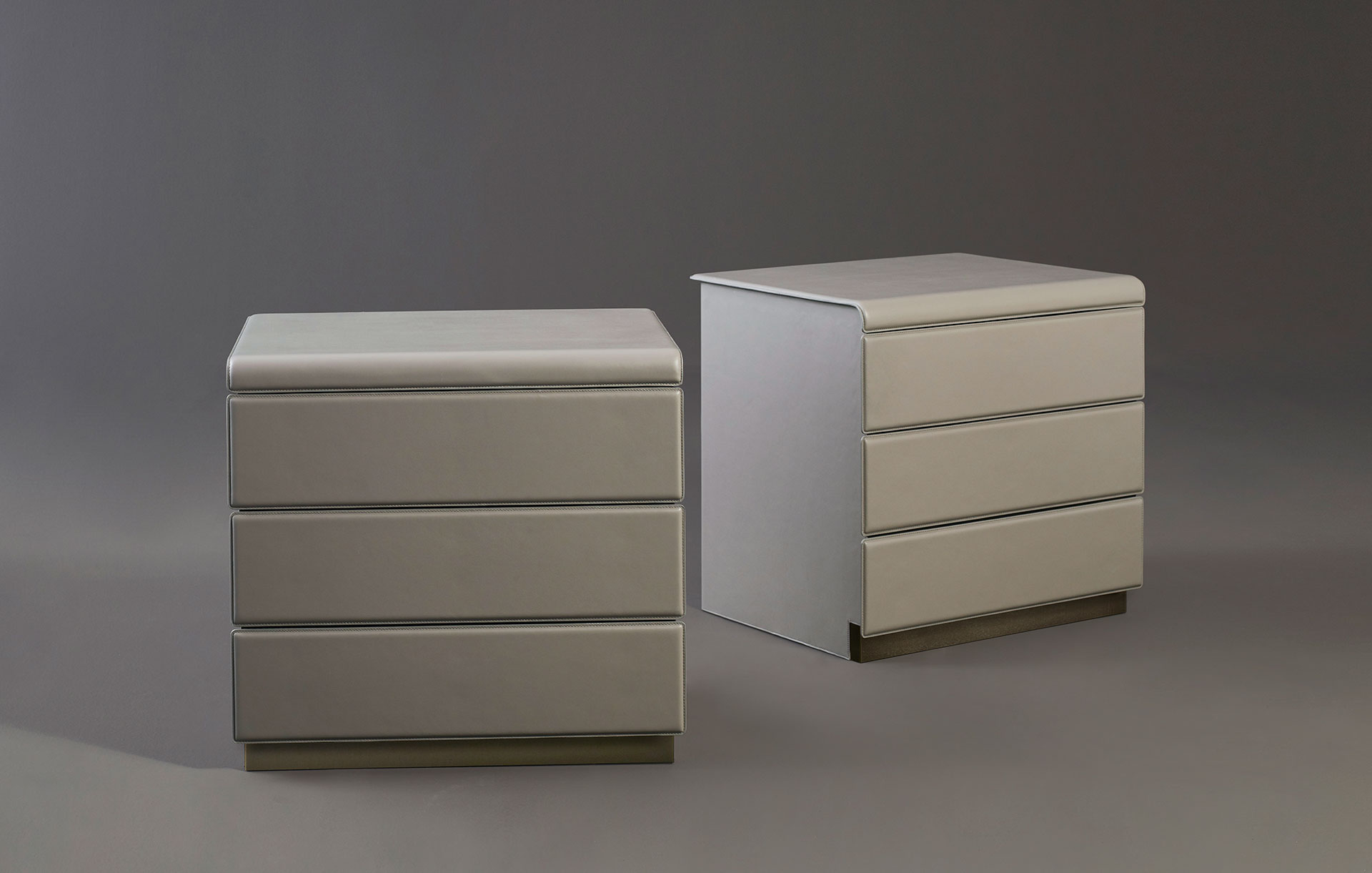 Orione is a wooden bedside table with drawers from the Promemoria's catalogue | Promemoria