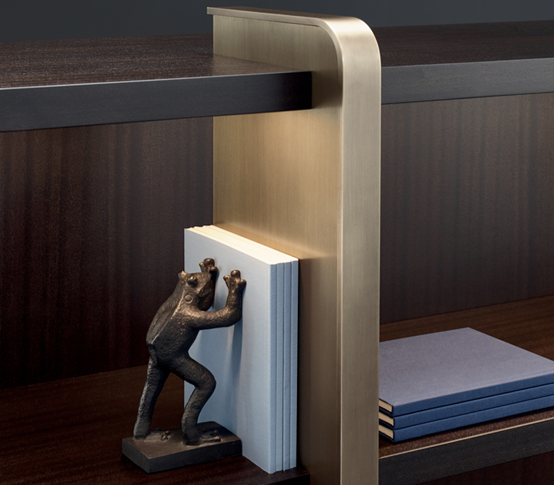 Detail of Nisha, a wooden bookcase with bronze supports from the Promemoria's Night Tales collection | Promemoria