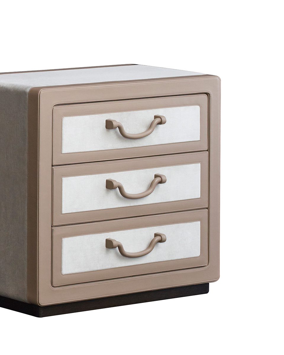 Future Voyager Atto II is a wooden chest of drawers covered in leather and fabric with handles and placemats in leather from Promemoria's catalogue | Promemoria
