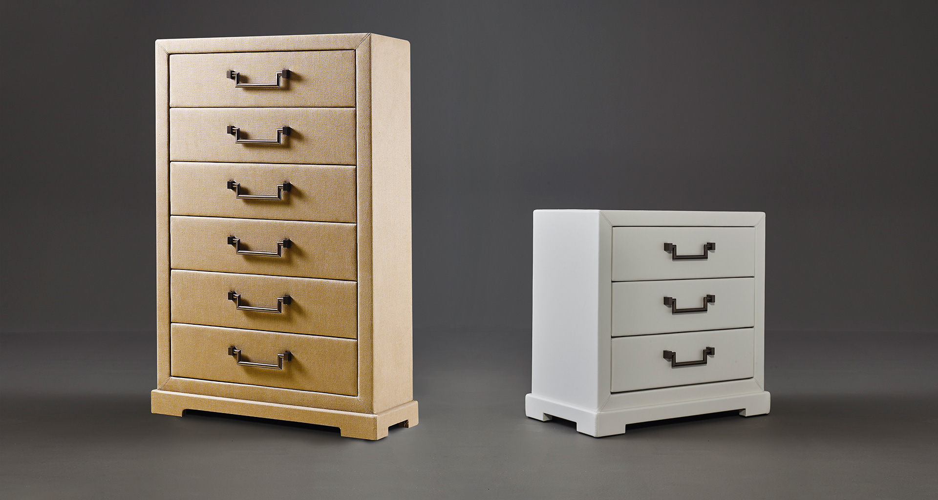 Future is a wooden chest of drawers covered in leather or fabric with leather placemats and handles in leather or bronze, nickel and chrome from Promemoria's catalogue | Promemoria