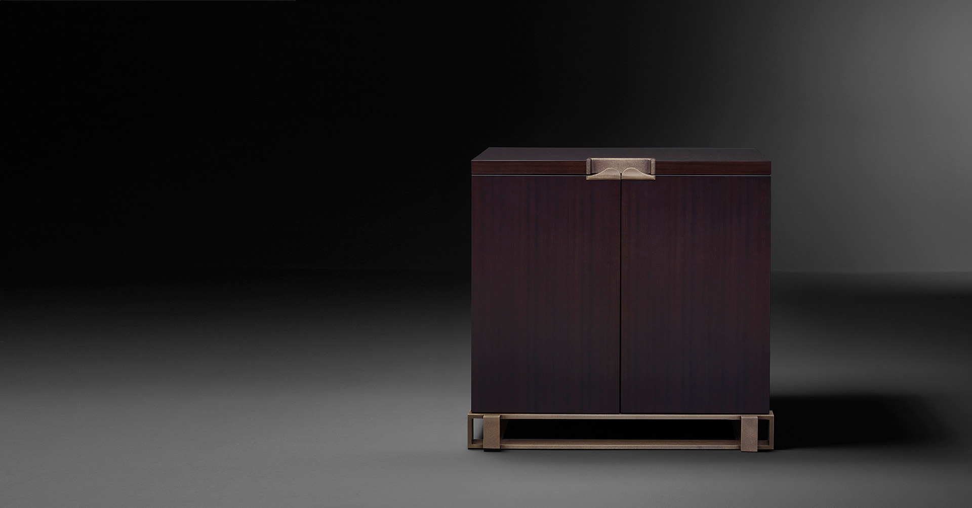 Margot is a wooden cabinet with bronze base, handle and hinges from Promemoria's catalogue | Promemoria