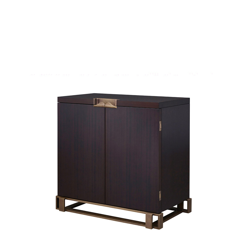 Margot is a wooden cabinet with bronze base, handle and hinges from Promemoria's catalogue | Promemoria