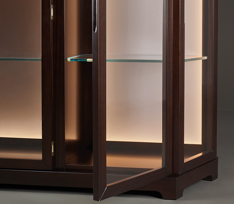 Detail of Nefertiti, a wooden cabinet with glass and bronze details from Promemoria's Night Tales collection | Promemoria