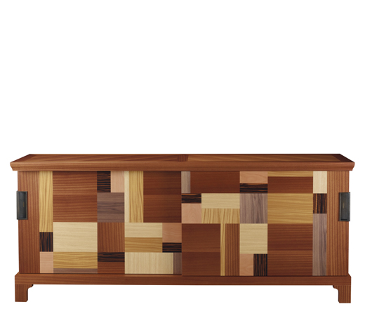 „Oolong“ ist ein Lowboard aus Holz mit Schiebetüren, Regalen und Schubladen mit Lederfronten und Bronzegriffen, aus dem Katalog von Promemoria | Promemoria