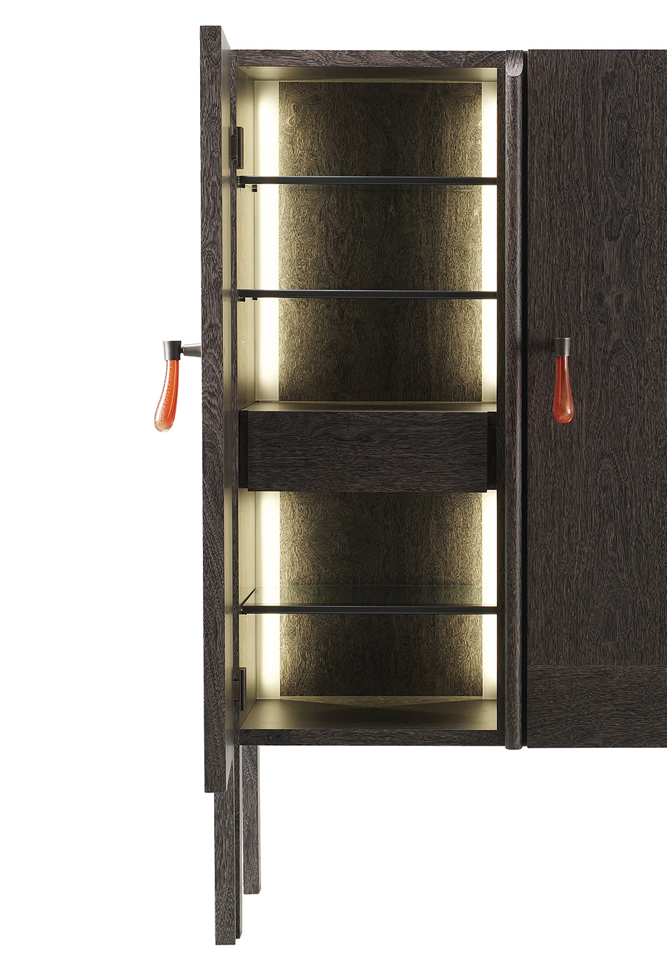 „Bonaventura“ ist ein Schrank aus Holz mit Bronzeprofilen und einem Griff aus Muranoglas, aus dem Katalog von Promemoria | Promemoria