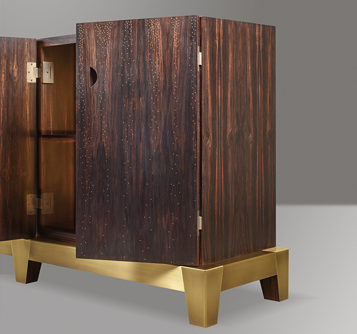 Promemoria's Amarcord Hailey is made of ebony with small fragments of bronze set one by one | Promemoria