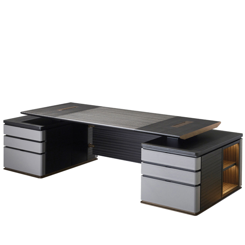 Au Bout de la Nuit is a wooden writing desk with base and details in bronze from the Promemoria's catalogue, that has been designed by Davide Sozzi in 2016 | Promemoria