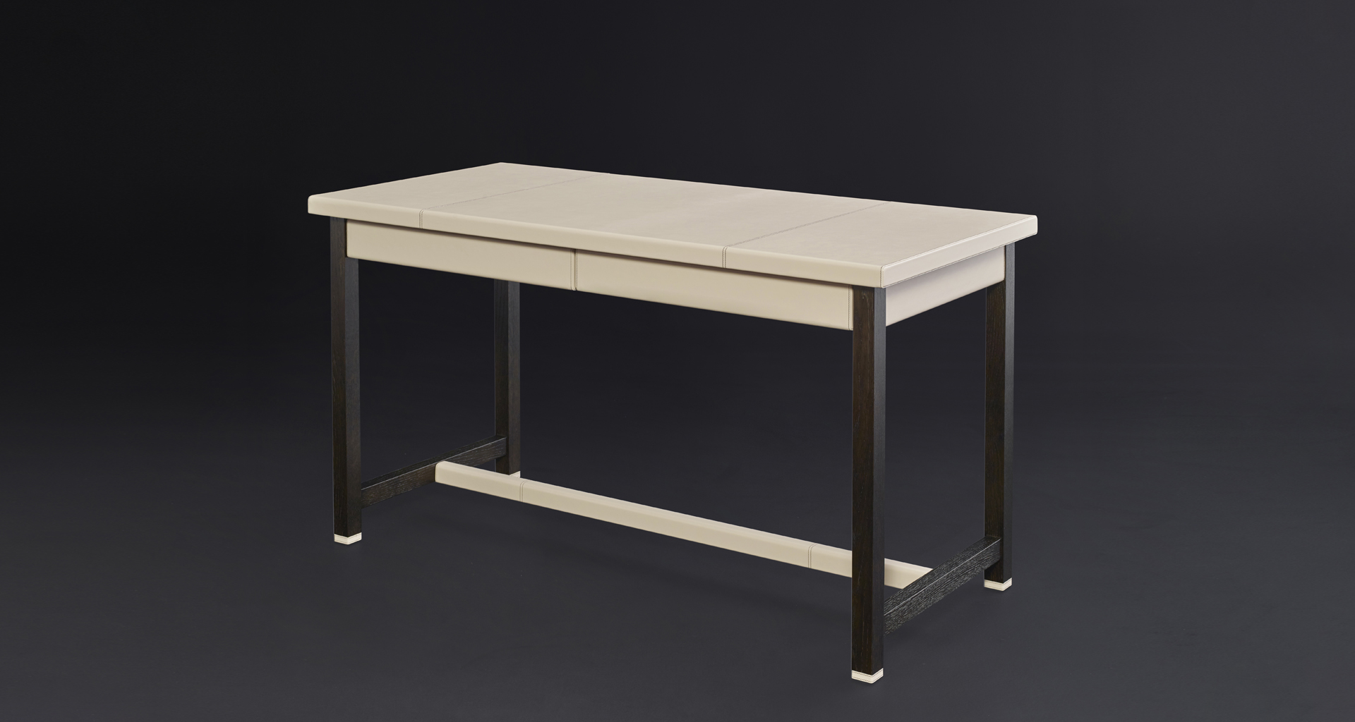 Ernest is a refined writing desk with wooden structure and covered in leather from the Promemoria's catalogue | Promemoria