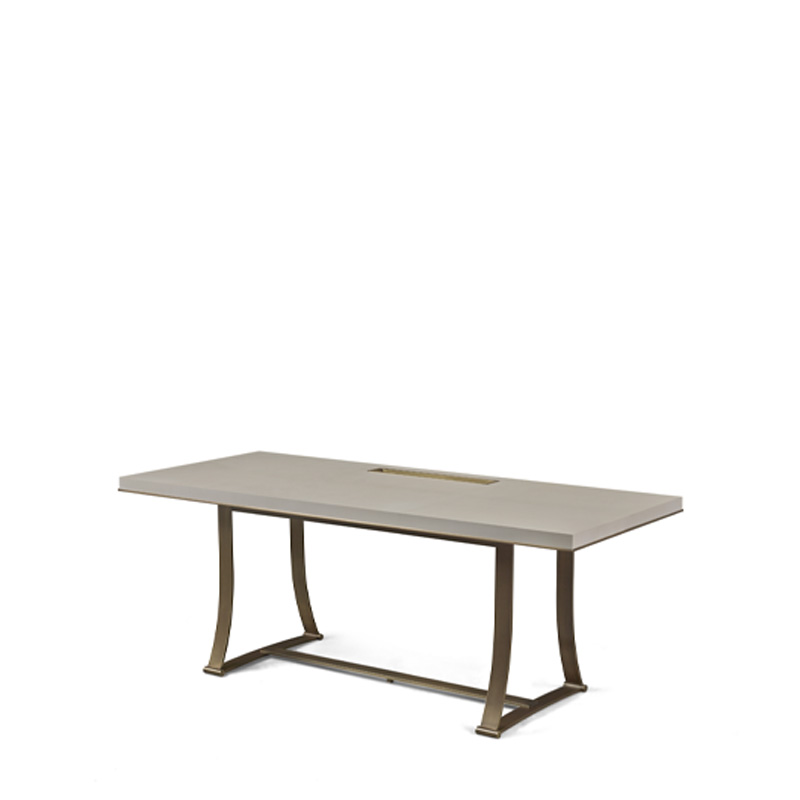 Victor è un tavolo con struttura in bronzo e uno scrittoio in bronzo e legno di morado, del catalogo di Promemoria | Promemoria