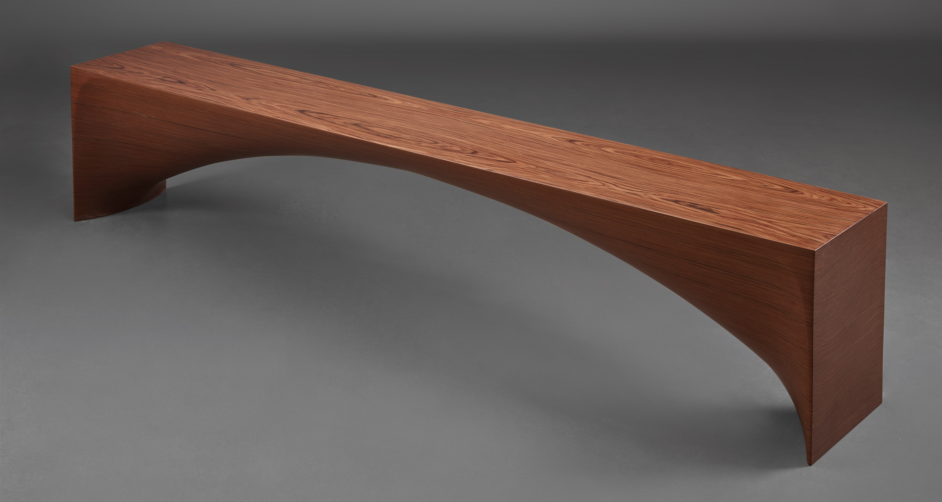 Kumo è una panca minimalista in legno, della Capsule Collection Bruno Moinard di Promemoria | Promemroia