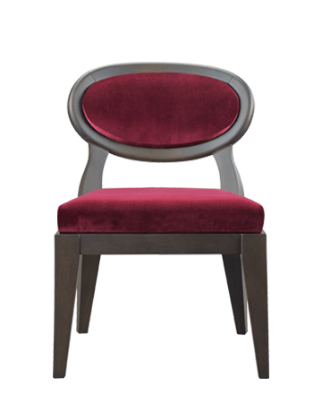 Amina est une chaise de salle à manger en bois et tissu ou cuir, disponible avec différentes combinaisons de tissus et de couleurs. Ce meuble figure dans le catalogue Promemoria | Promemoria