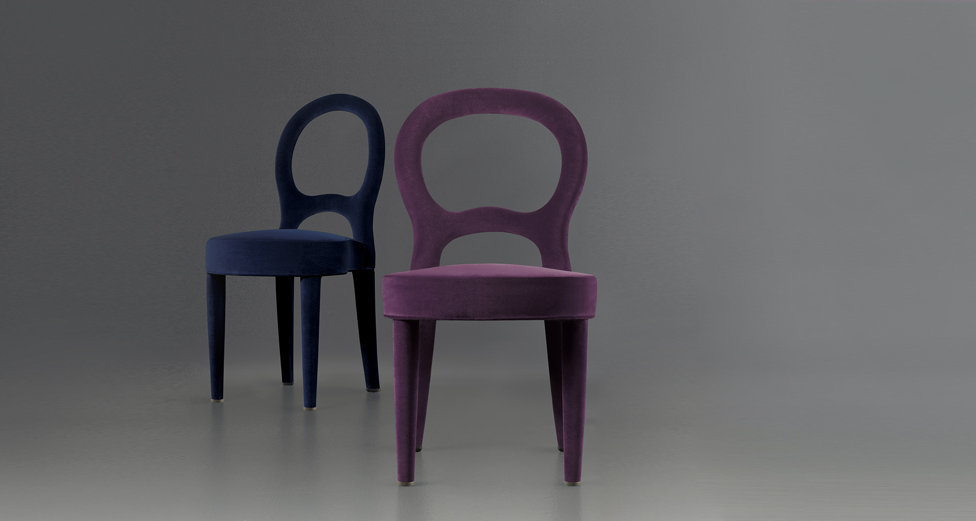 Bilou Bilou is a dining chair covered in velvet and linen or nappa leather available in different colors and in the versions standard, large and kids. Bilou Bilou is the most iconic dining chair from Promemoria's catalogue | Promemoria