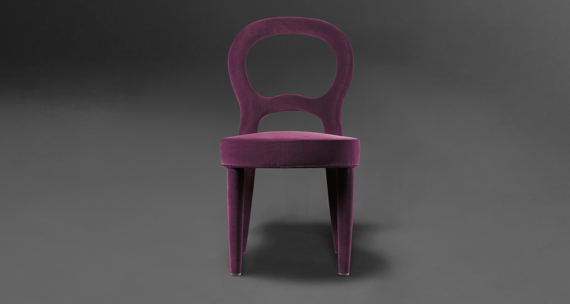 Bilou Bilou is a dining chair covered in velvet and linen or nappa leather available in different colors and in the versions standard, large and kids. Bilou Bilou is the most iconic dining chair from Promemoria's catalogue | Promemoria