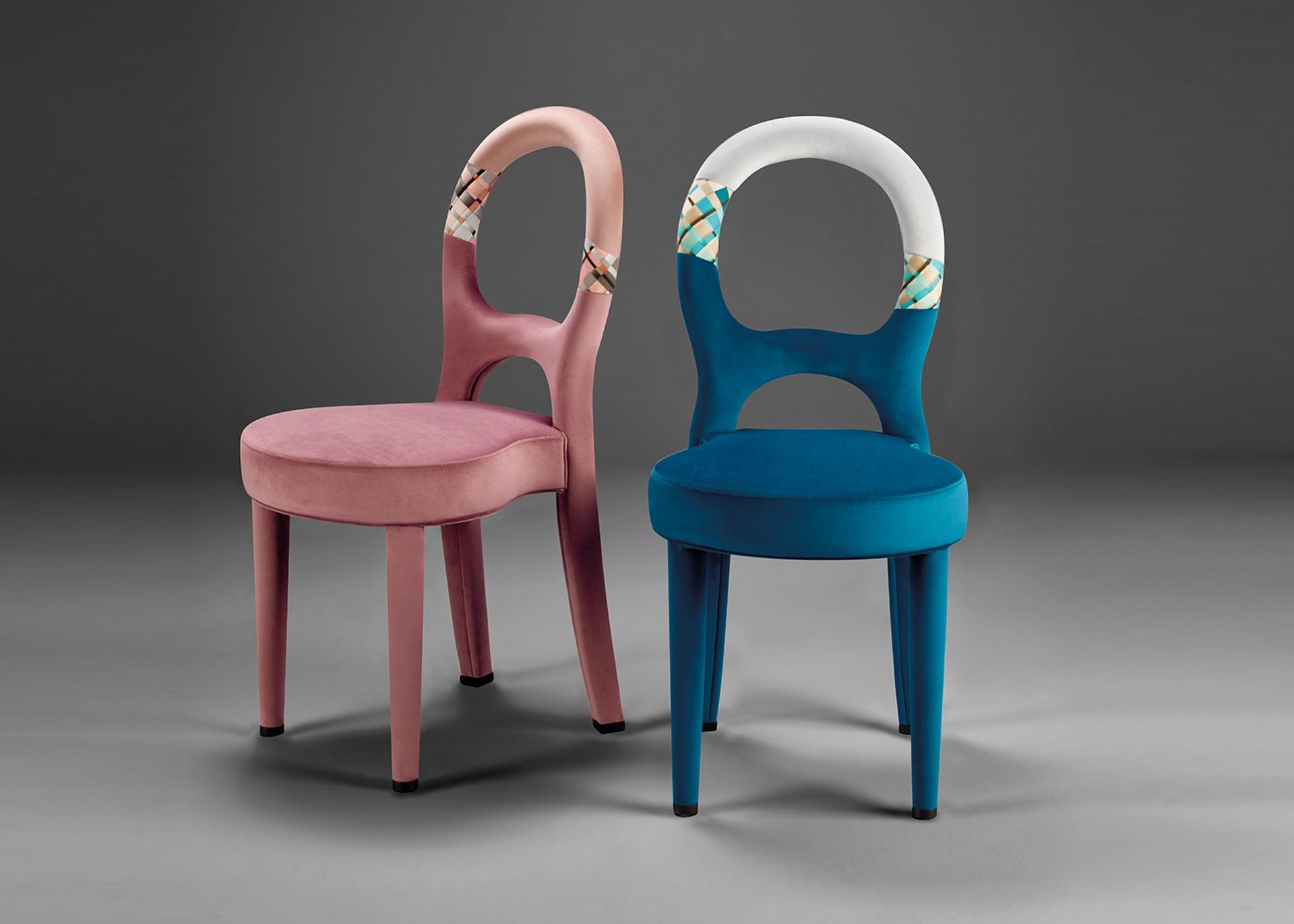 Bilou Bilou is a dining chair covered in velvet and linen or nappa leather available in different colors and in the versions standard, large and kids. Bilou Bilou is the most iconic dining chair from Promemoria's catalogue | Promemoria