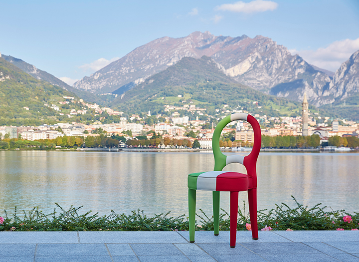 Edizione speciale di Bilou Bilou, sedia da pranzo rivestita in velluto e lino o pelle nappa disponibile in diversi colori e nelle versioni standard, large e kids. Bilou Bilou è la più iconica delle sedie da pranzo del catalogo di Promemoria | Promemoria