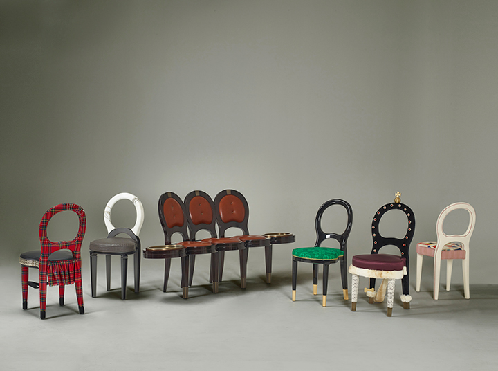 Diverse versioni di Bilou Bilou, sedia da pranzo rivestita in velluto e lino o pelle nappa disponibile in diversi colori e nelle versioni standard, large e kids. Bilou Bilou è la più iconica delle sedie da pranzo del catalogo di Promemoria | Promemoria