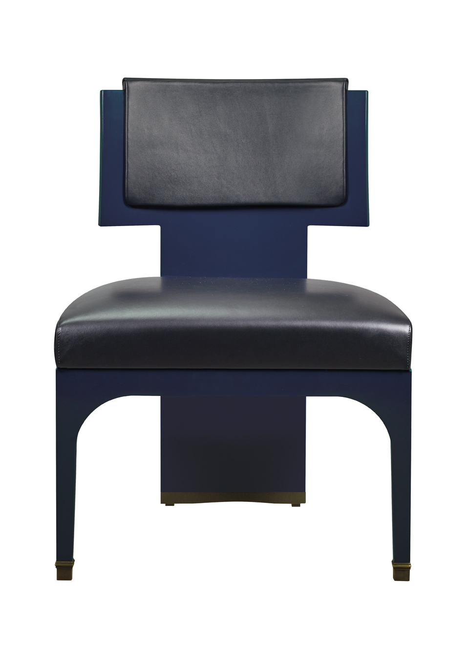 Bramham è una sedia da pranzo in semilucido con seduta in pelle e piedini in bronzo, della collezione The London Collection di Promemoria | Promemoria