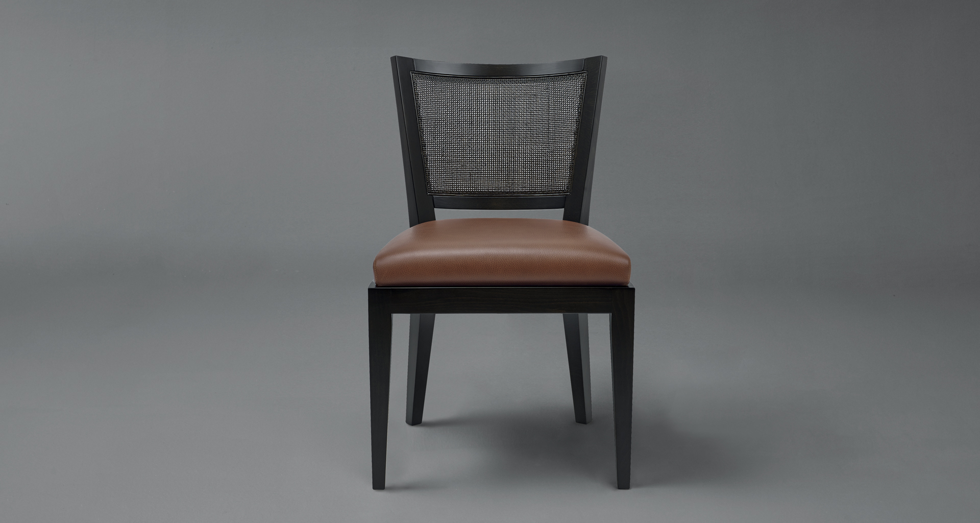 Caffè is a wooden dining chair, with straw backrest and fabric or leather seat, from Promemoria's catalogue | Promemoria