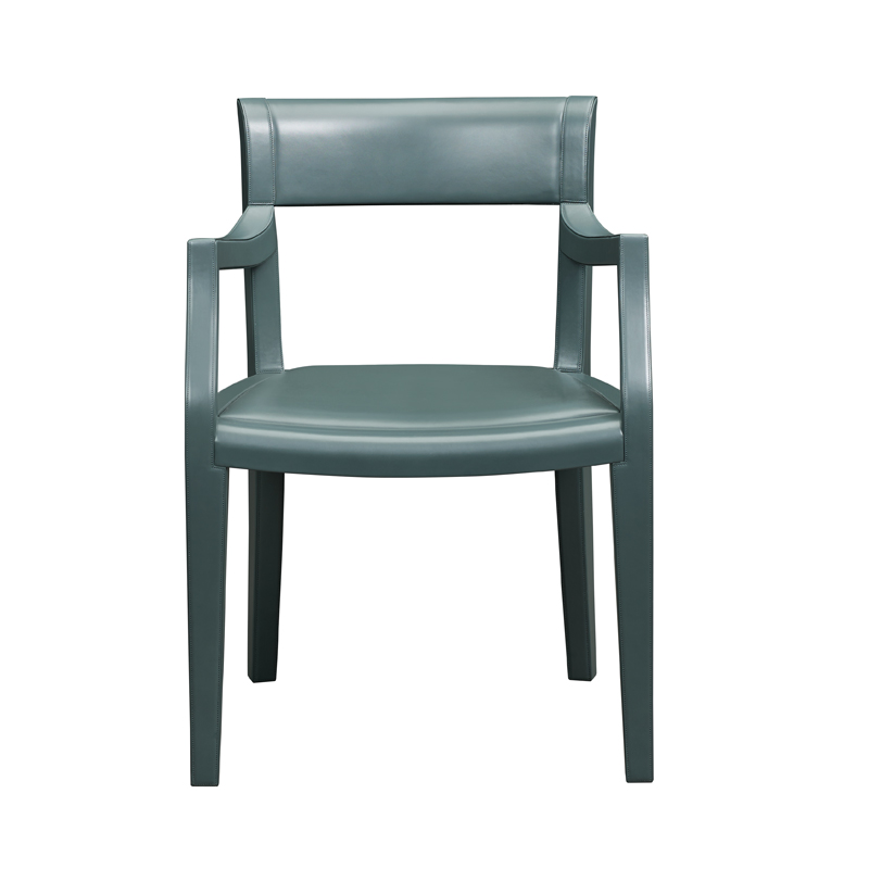 Eloise è una sedia da pranzo in legno con seduta in pelle, disponibile con o senza braccioli del catalogo di Promemoria | Promemoria