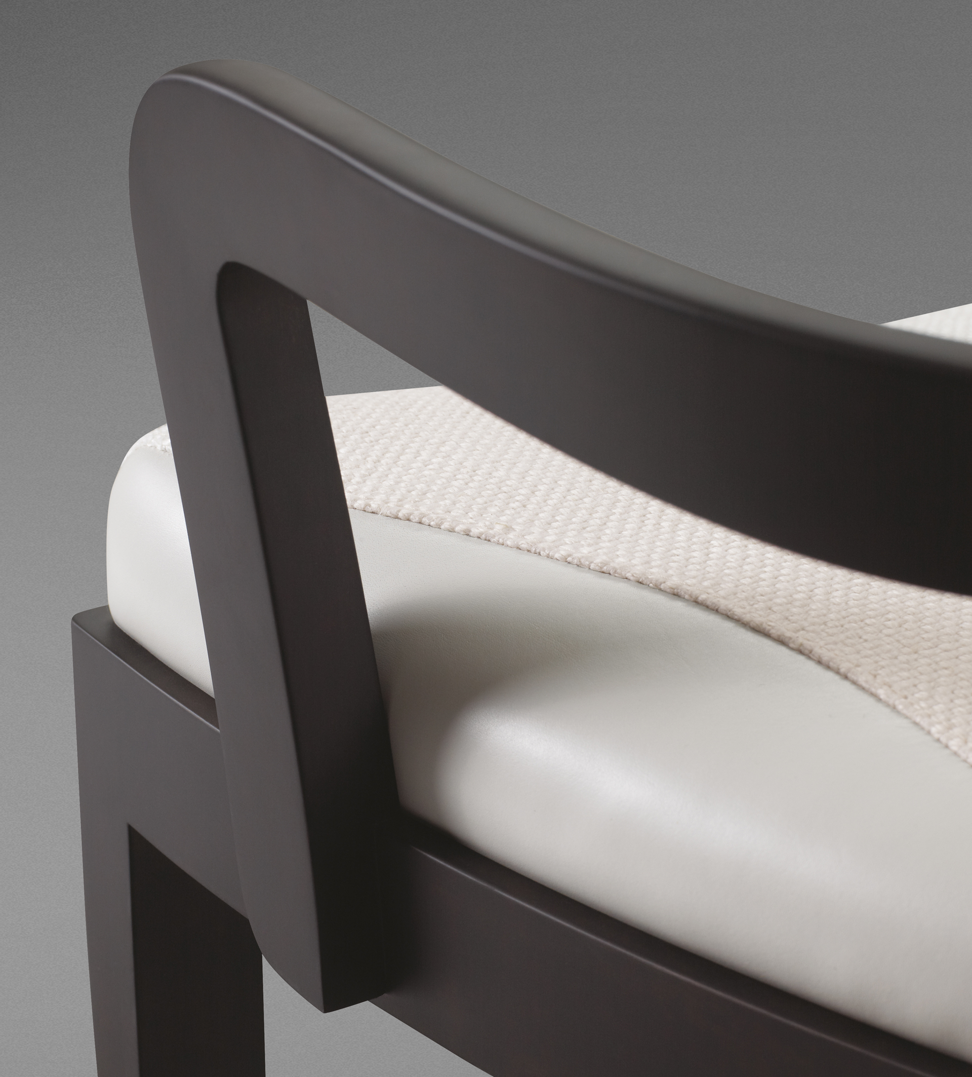 Dettaglio di Panama, sedia in legno personalizzabile con schienale in corda di pelle, del catalogo di Promemoria | Promemoria