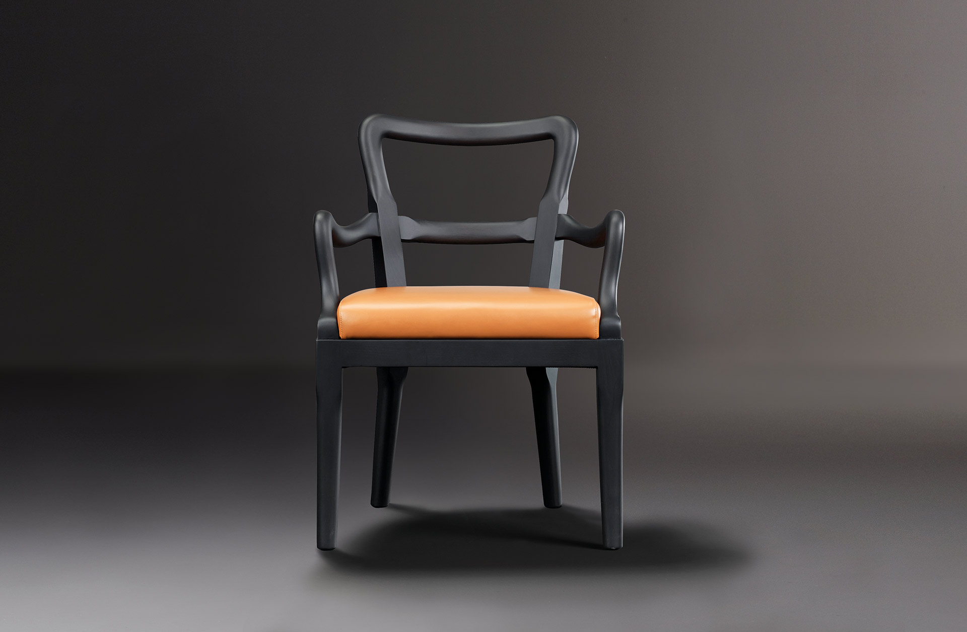 Sofia is a wooden dining chair with fabric or leather seat and with armrests, from Promemoria's catalogue | Promemoria