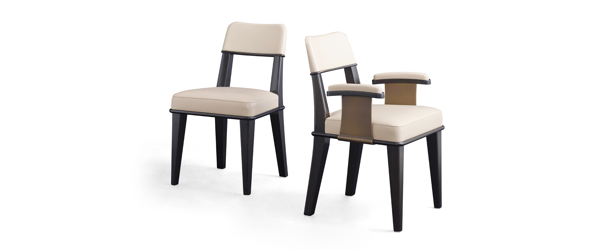 /mediaVespertine是一款配有皮革座面和椅背的木质餐椅，可带或不带扶手，铜质细节处理，请参见Promemoria%20Night%20Tales系列|Promemoria