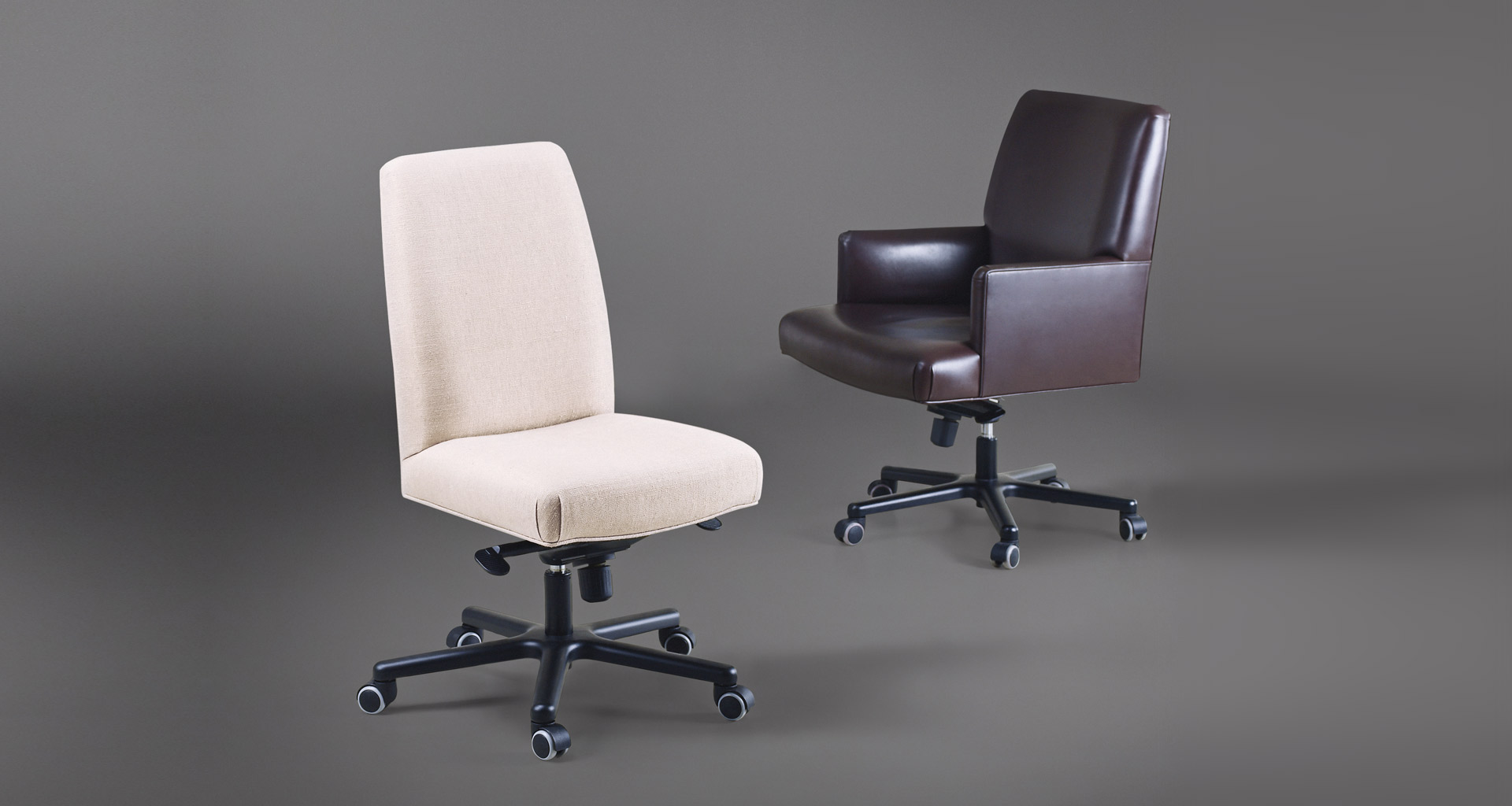 Isotta è una sedia da ufficio con o senza braccioli rivestita in tessuto o pelle, del catalogo di Promemoria | Promemoria