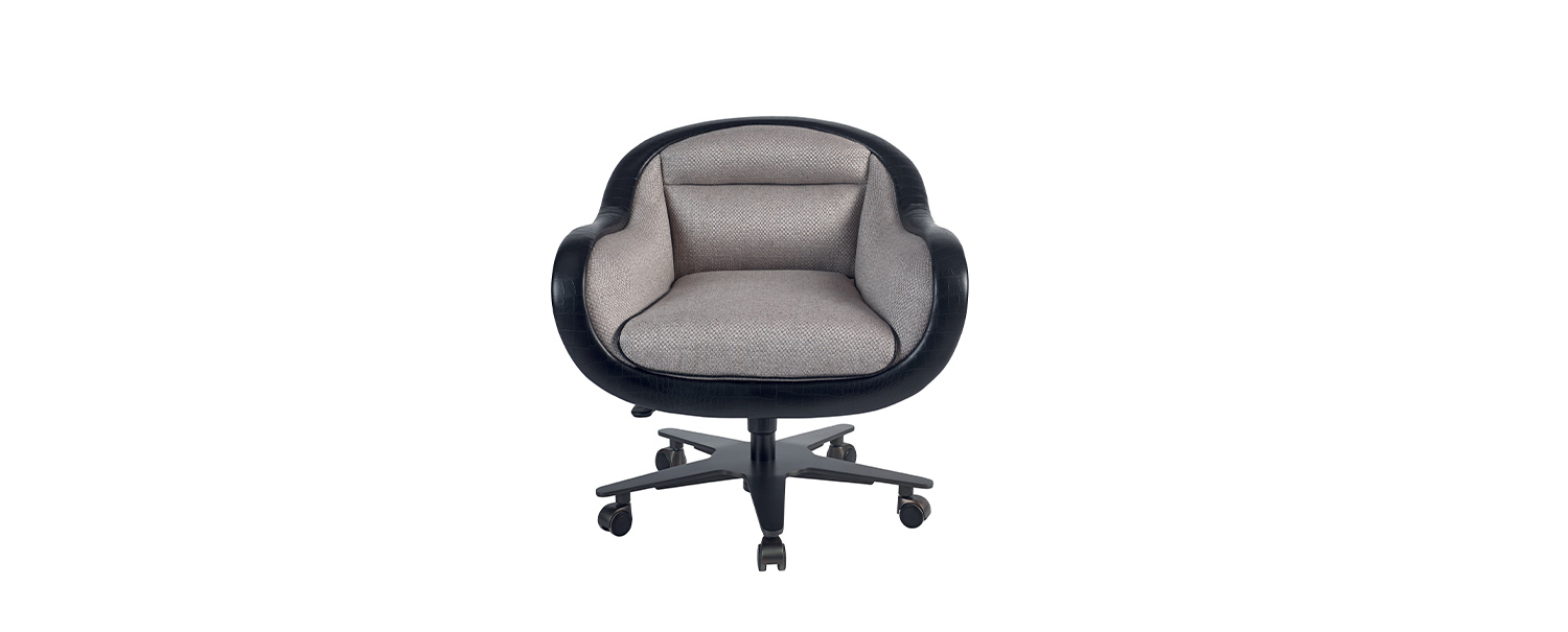 /mediaVittoria是一款配备金属或铜质底座的办公椅，并以织物或皮革包衬，背面有铜质手柄，请参见Promemoria产品目录|Promemoria