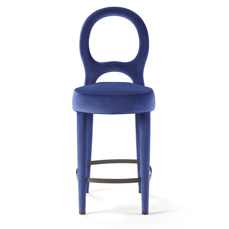 Bilou Bilou木凳采用了织物或皮革包衬的座面以及铜质搁脚，与Bilou Bilou座椅具有同样的美感，请参见Promemoria产品目录|Promemoria