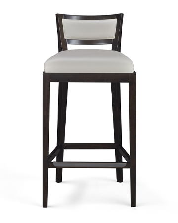 Caffè是一款带草编椅背和织物或皮革座面木制高脚凳，请参见Promemoria产品目录|Promemoria