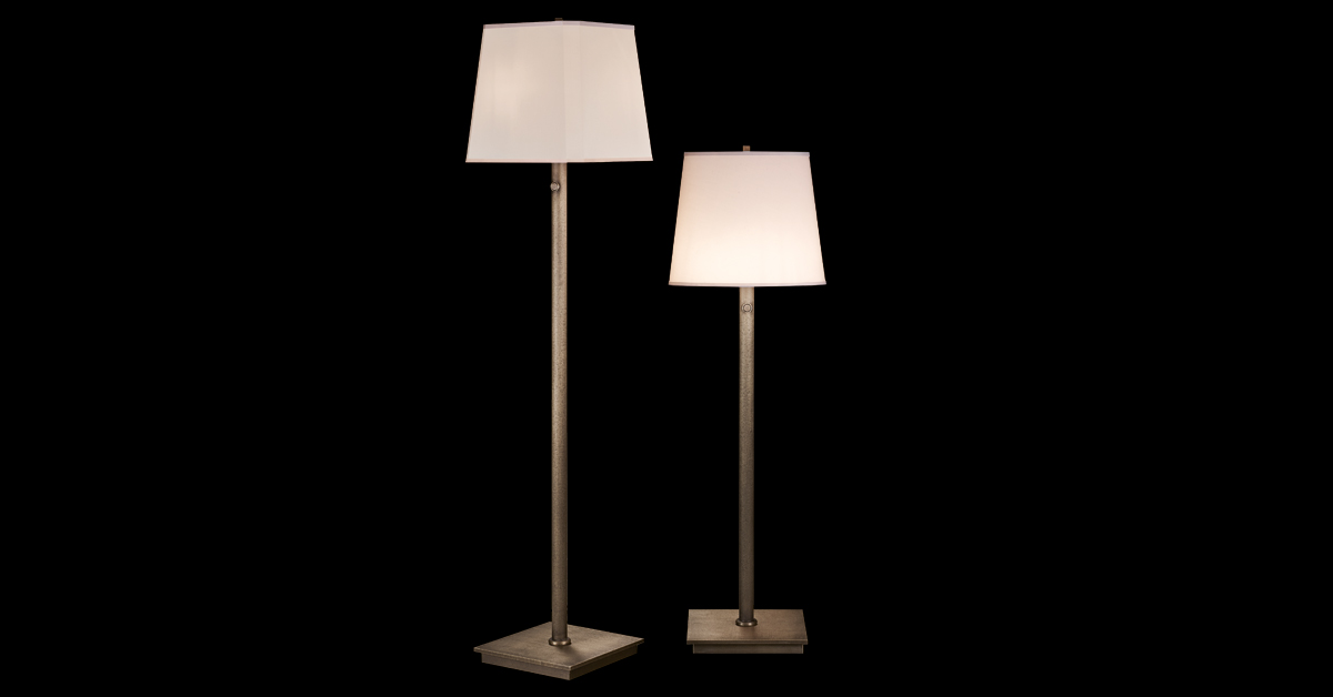 Cecile è una lampada da terra a LED con struttura in bronzo, diffusori in metacrilato e paralume in lino, cotone o seta con bordo fatto a mano, del catalogo di Promemoria | Promemoria