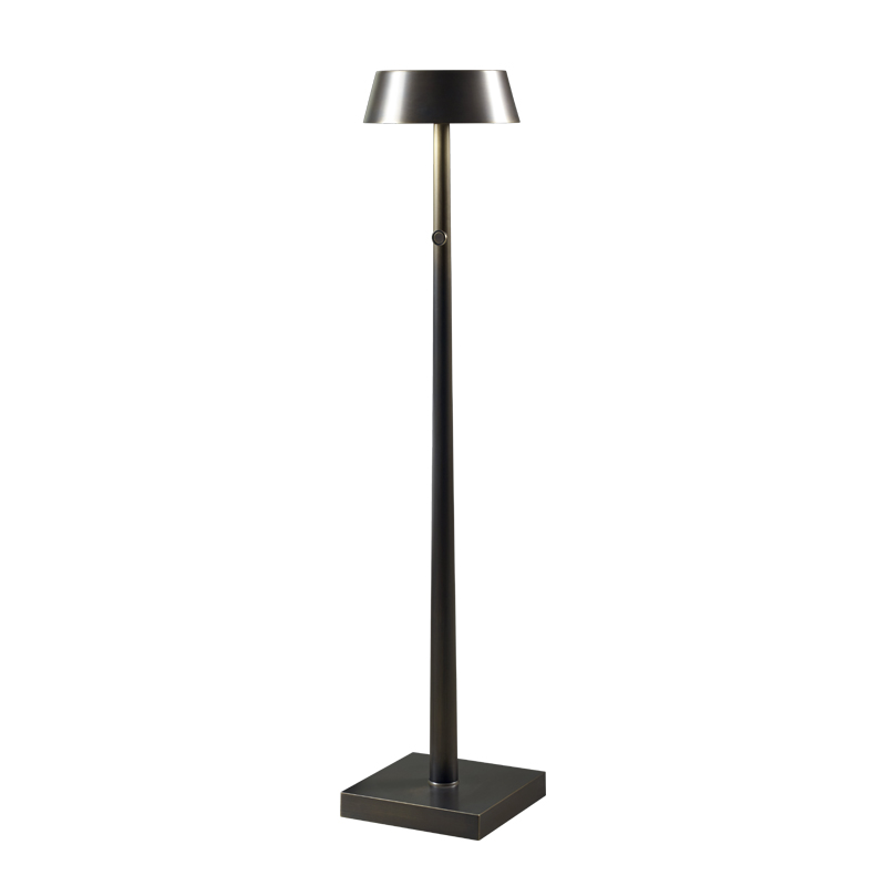 Fiammetta is a floor and table LED lamp in metal portable and wireless, from Promemoria's catalogue | Promemoria