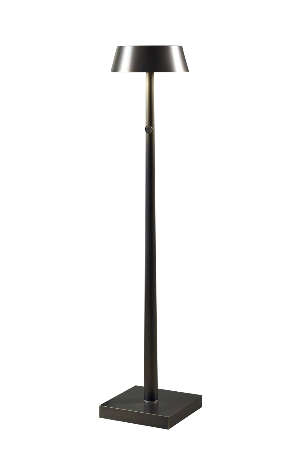 Fiammetta è una lampada da terra e da tavolo a LED in metallo, portatile e senza fili, del catalogo di Promemoria | Promemoria