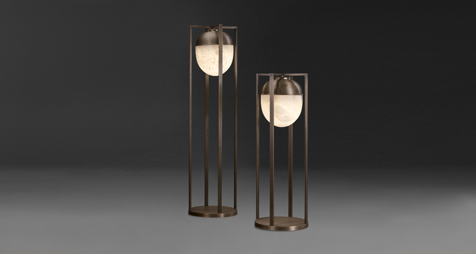 Jorinda è una lampada da terra a LED con struttura in bronzo e paralume in alabastro, del catalogo di Promemoria | Promemoria