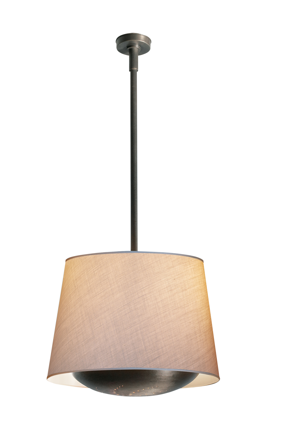 Clotilde è una lampada a sospensione a LED in bronzo con paralume in lino, cotone o seta, del catalogo di Promemoria | Promemoria