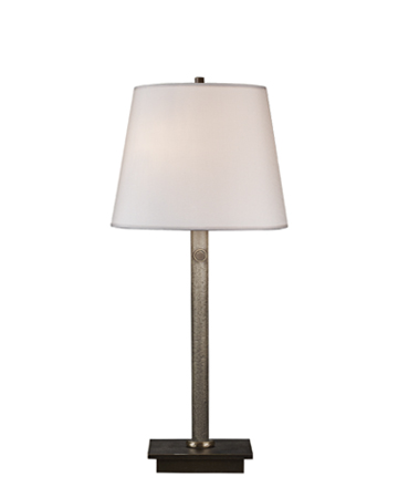 Cecile è una lampada da tavolo a LED con struttura in bronzo, paralume in lino, cotone o seta bordata a mano e diffusori in metacrilato, del catalogo di Promemoria | Promemoria