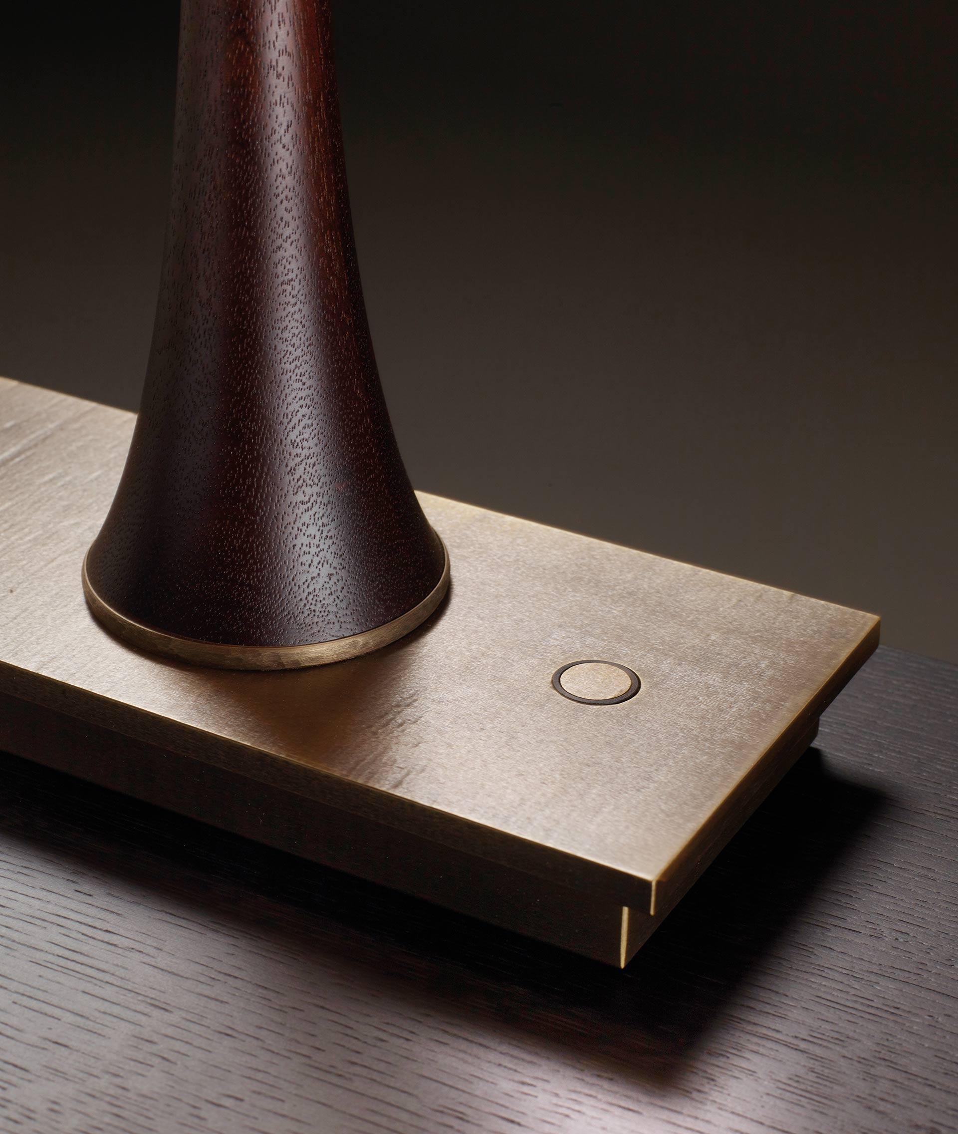Base detail of Geraldine, a table LED lamp with wooden structure, bronze base and linen, cotton or hand-embroidered silk lampshade from Promemoria's catalogue | Promemoria