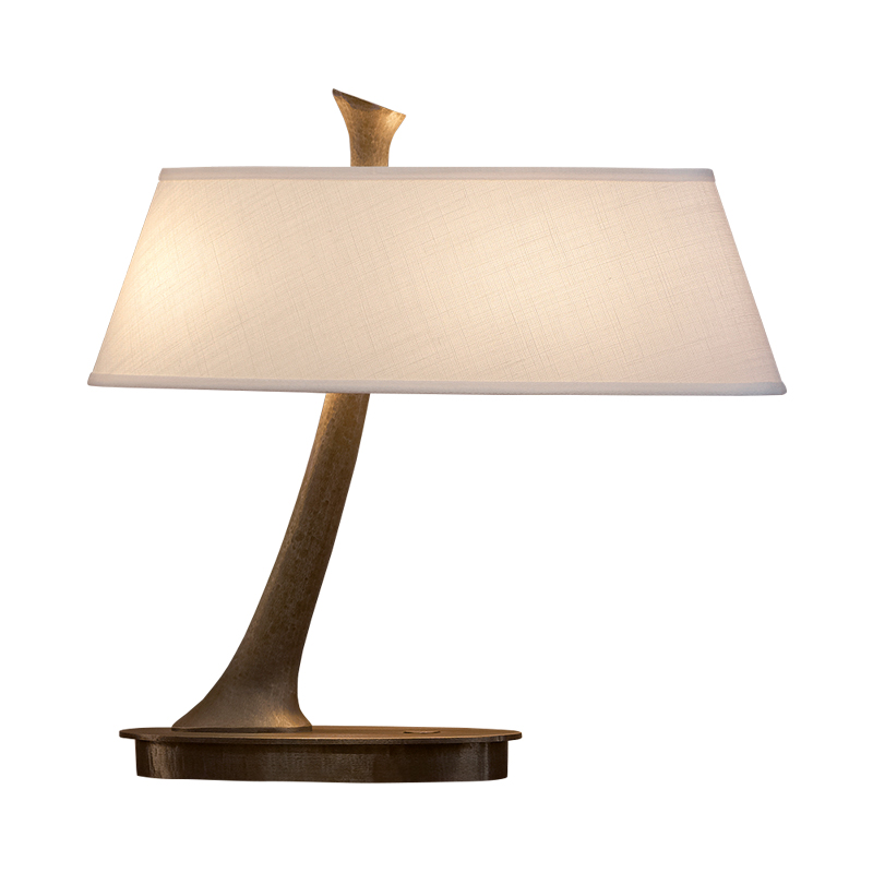 Lillì is a table LED lamp with bronze structure and linen, cotton or hand-embroidered silk lampshade, from Promemoria's catalogue | Promemoria