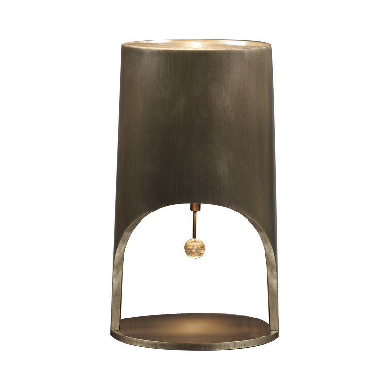 Mimì è una lampada da tavolo in bronzo con un pendente in vetro di Murano, della Capsule Collection di Bruno Moinard di Promemoria | Promemoria